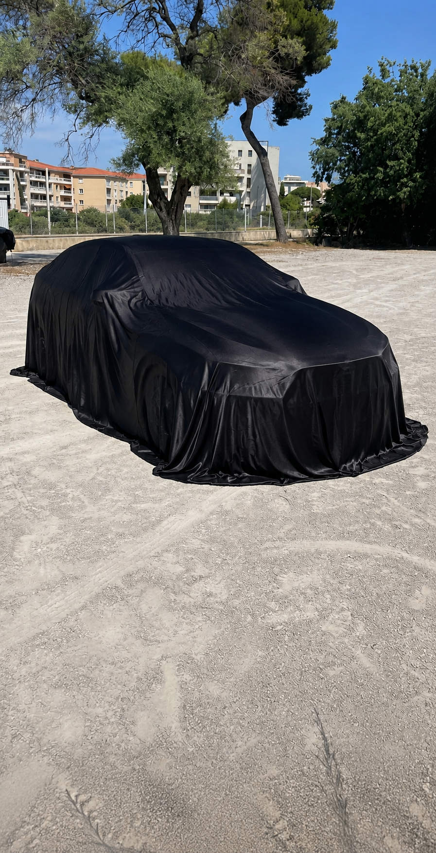 Voiture bâchée